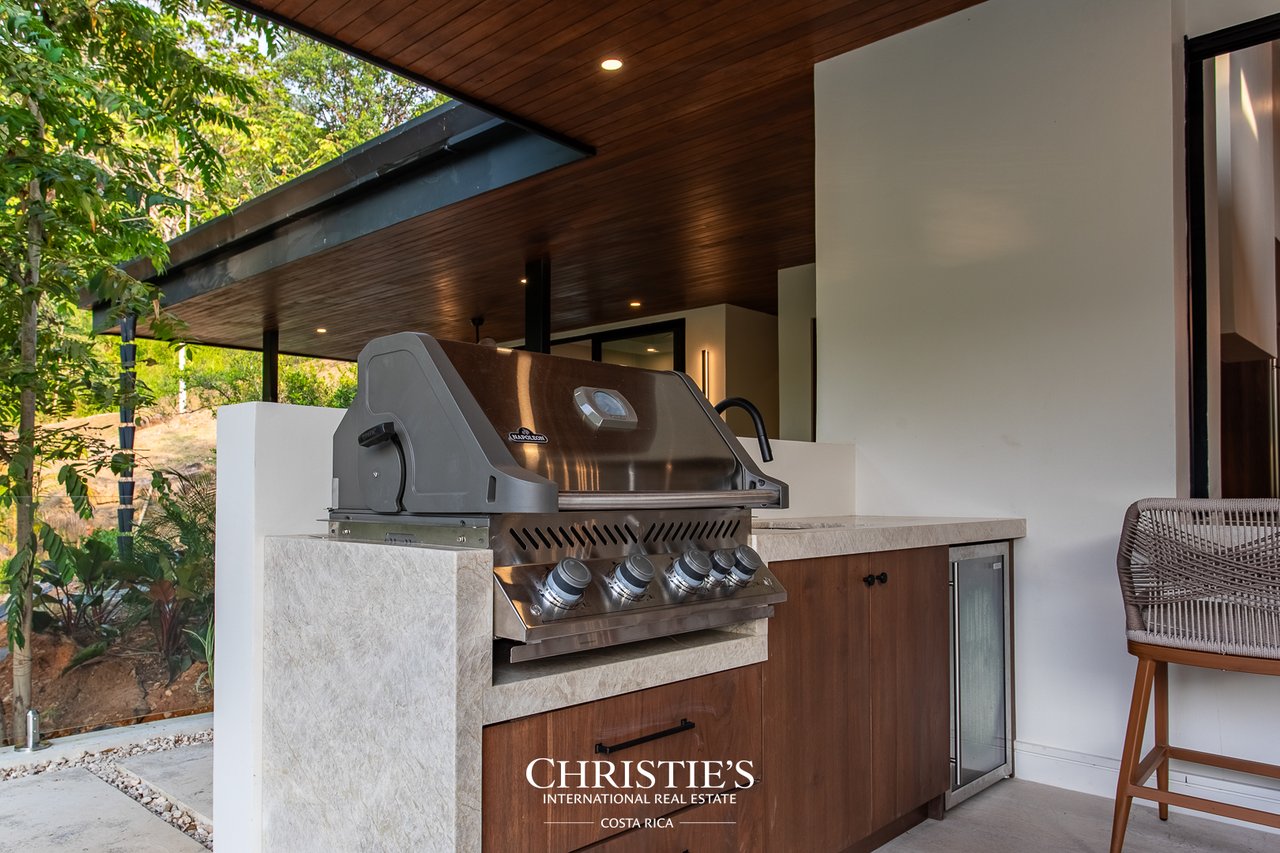 New Modern Tropical Villa 