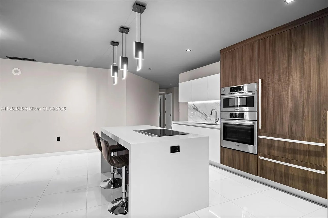 851 NE 1st Ave #4303