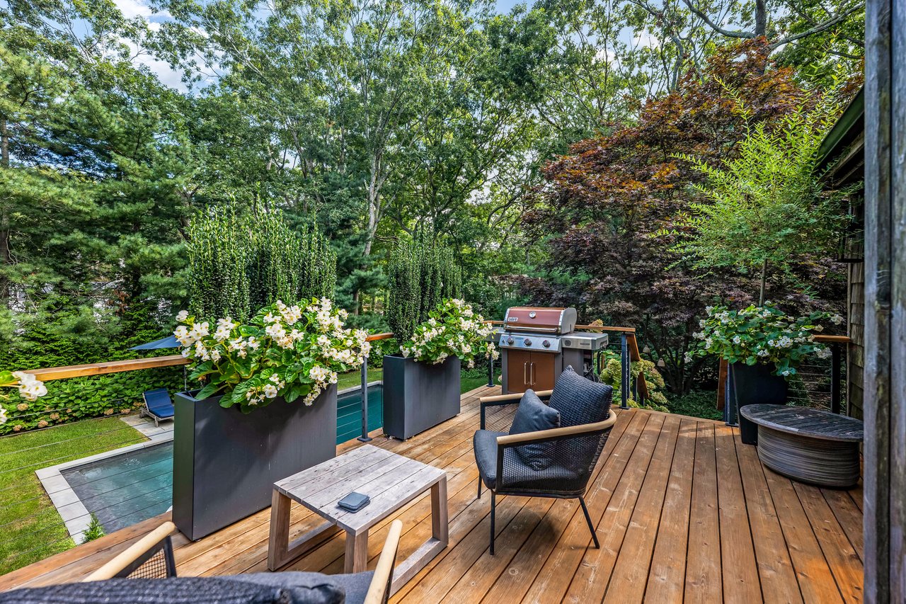 26 Harbor View Dr., East Hampton