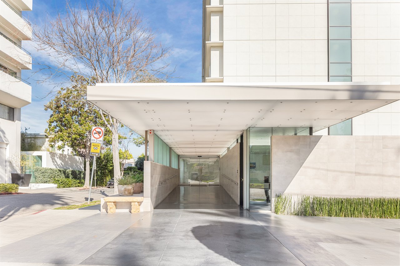 818 N Doheny Dr Unit: 607