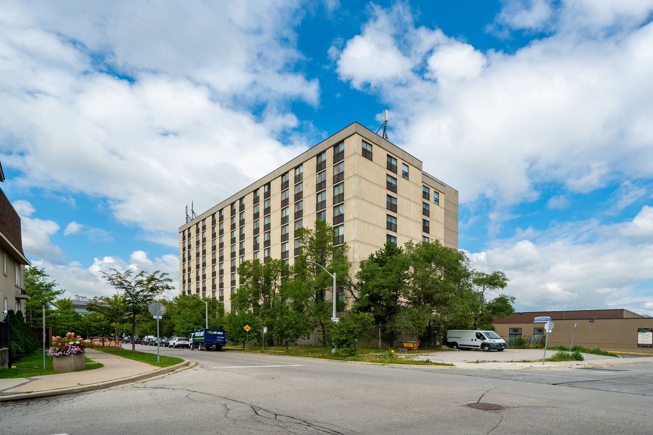 2737 Keele St 312
