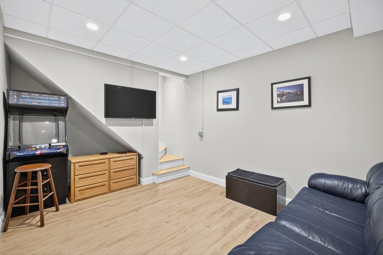 Private Beachfront Residence on Cape Cod Bay