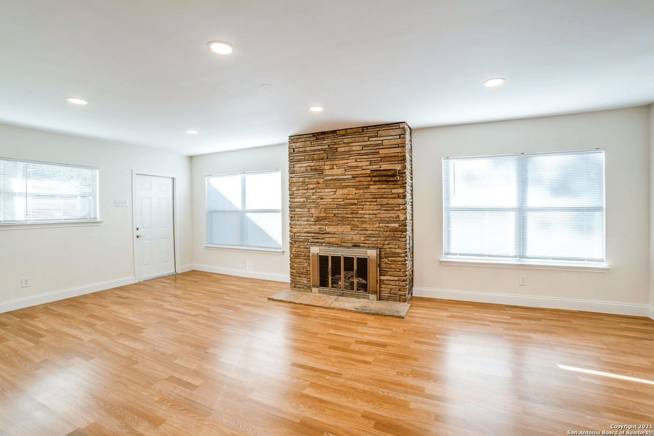 106 Vaughan Pl