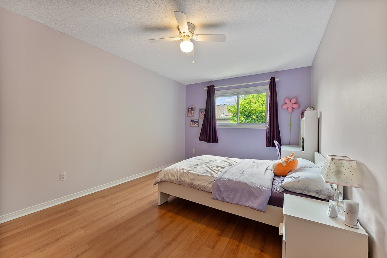 28 Thornway Ave