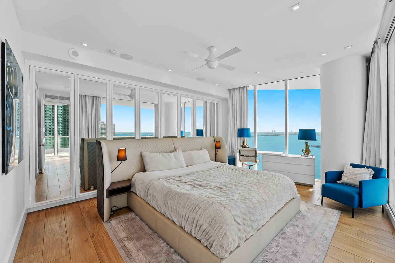 Paramount Bay 2702