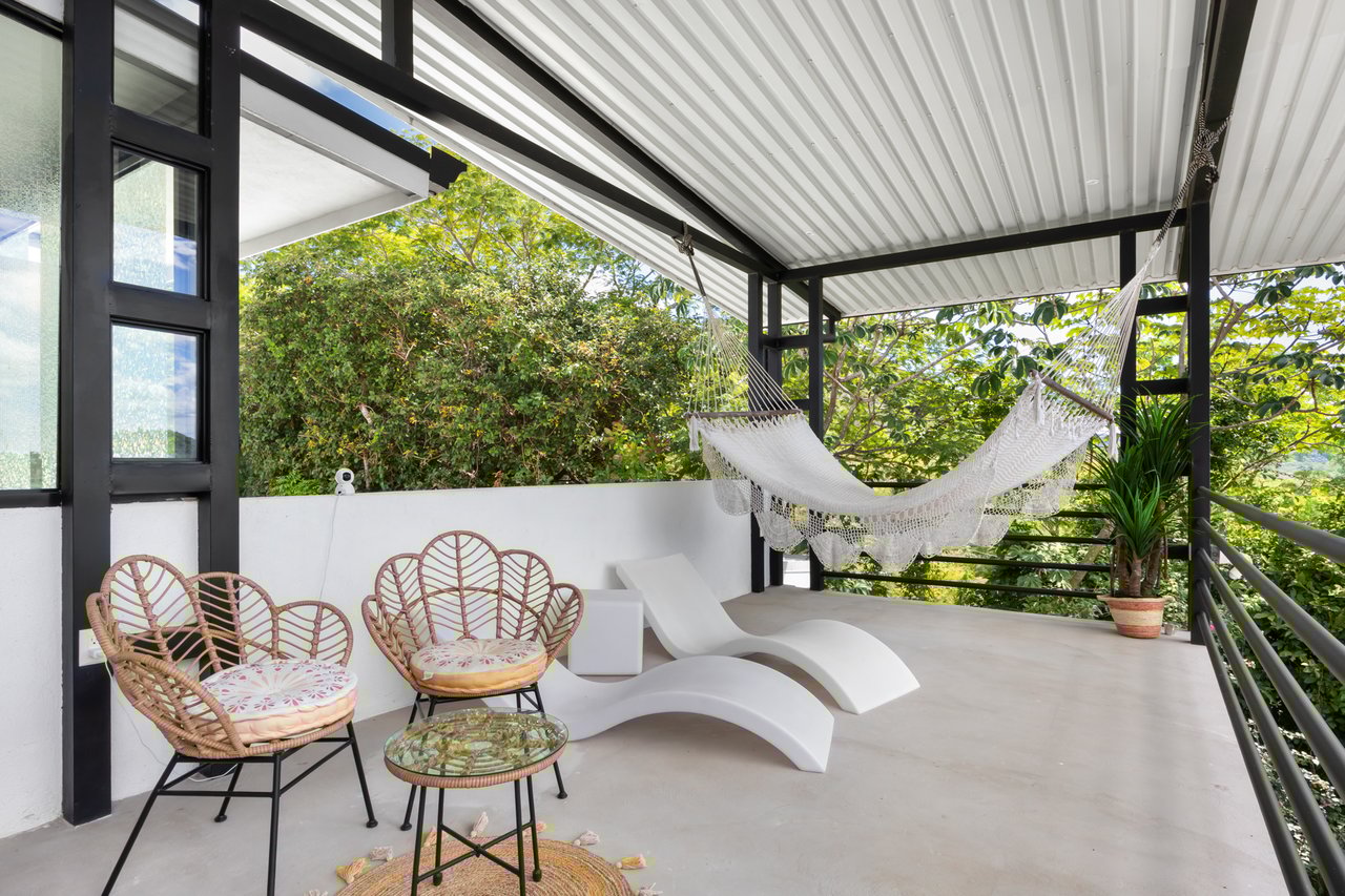 Casa Brillante & Casita Cinco Playas | Modern Home with Guest Casita, Pool & Mountain Views in Huacas