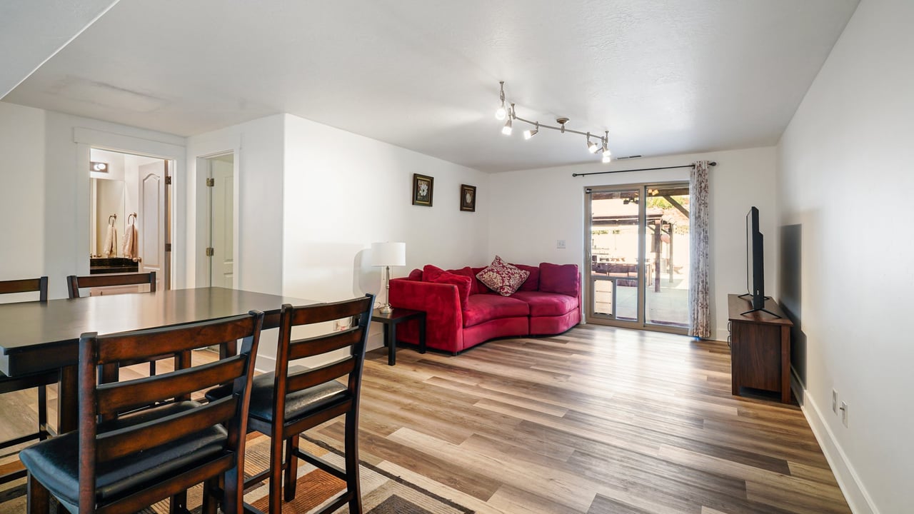 4475 S Lochnivar