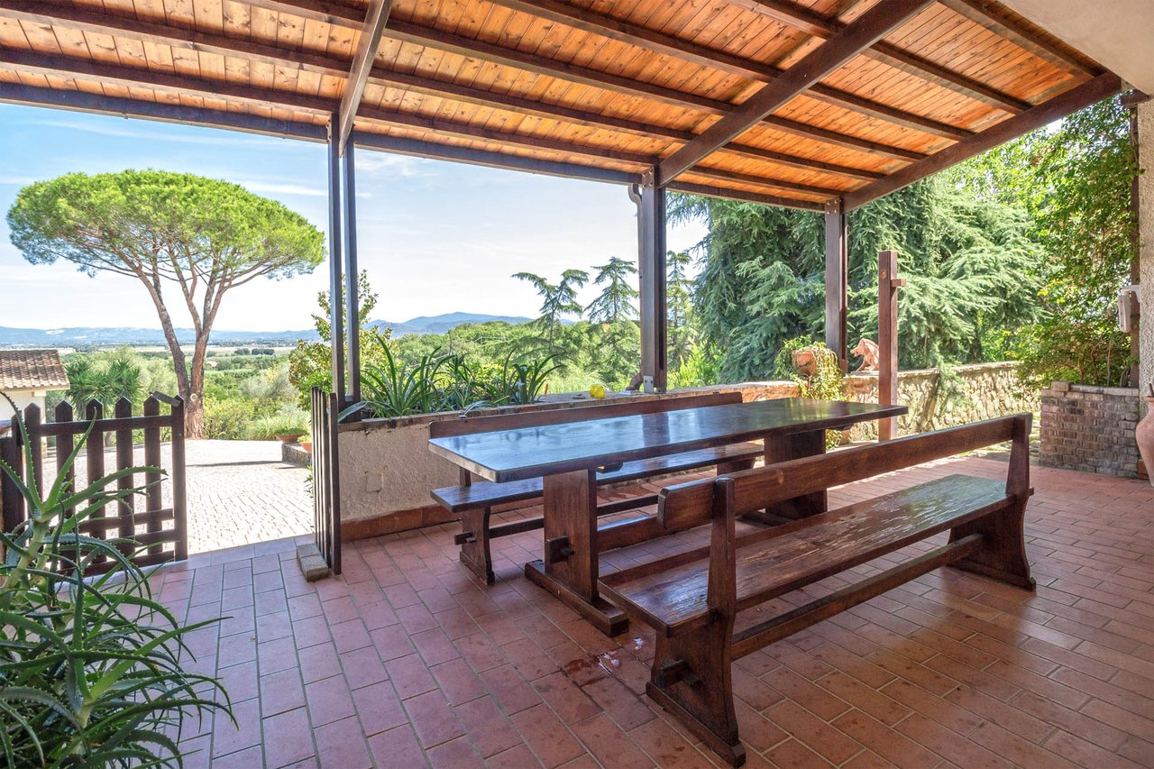 Villa in the Countryside between Sea and City