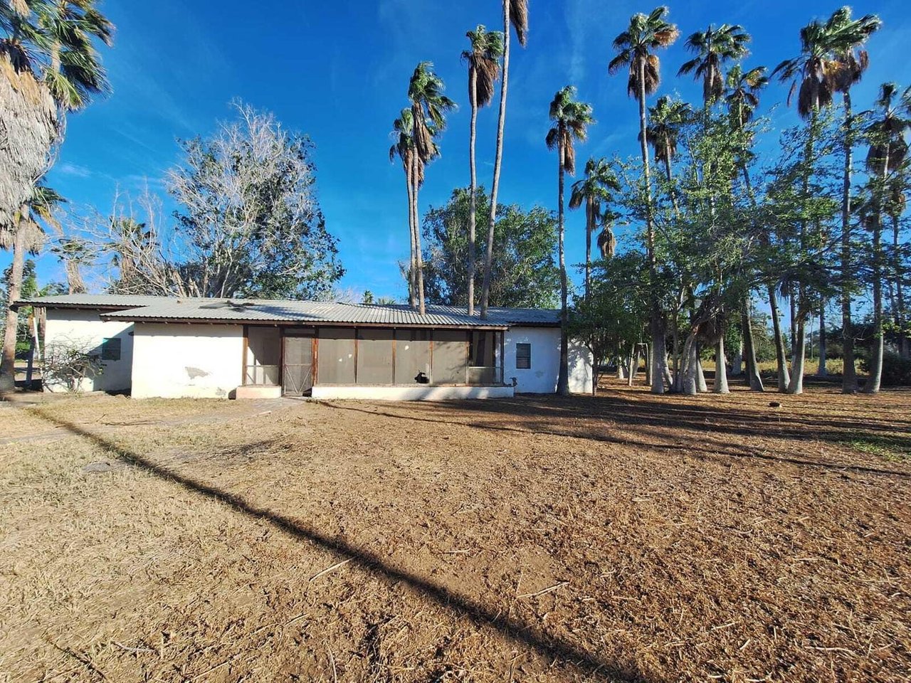 Compound Los Pinos
