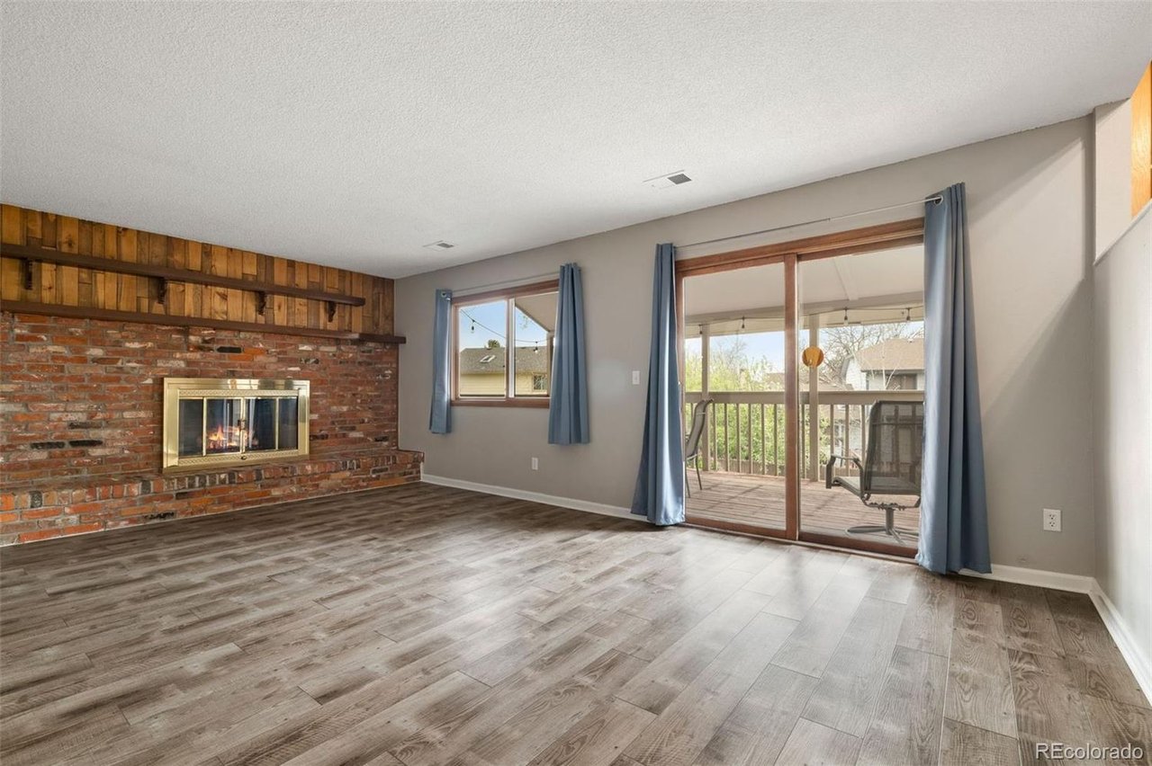 9911 Perry Ct
