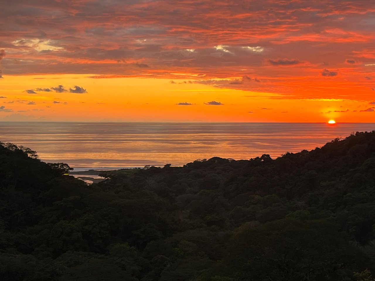 Cinematic Ocean&Mountain View Property In Vista Dominical Estate, Minutes From The Beach!