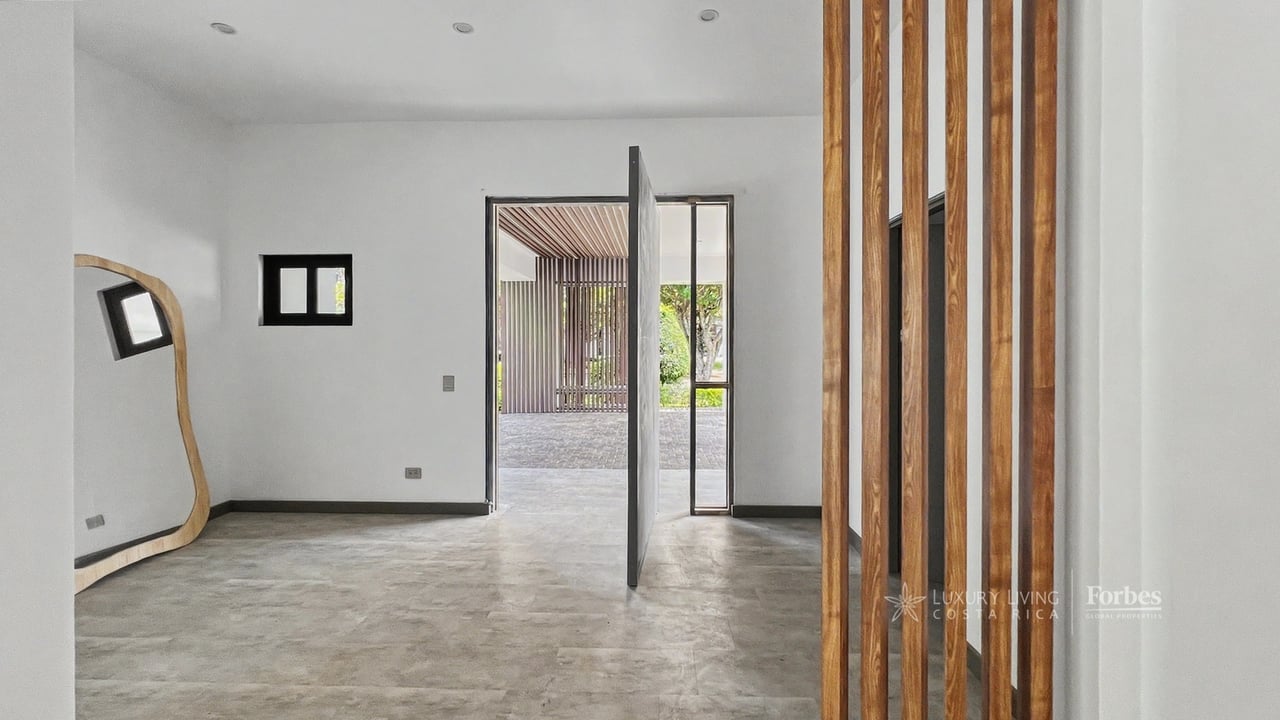 21468 - Remodeled 1-level house, 4 bedrooms, pool, terrace and garden