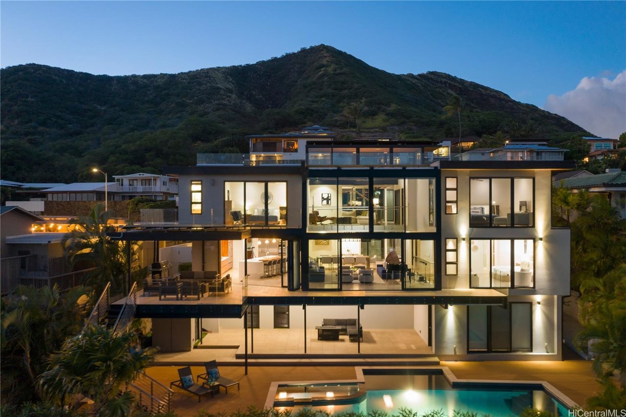 Wallace 3849 Poka St, Honolulu, HI 96816