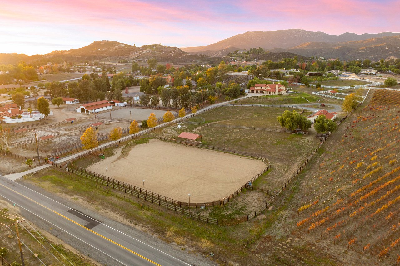 38405 Avenida La Cresta