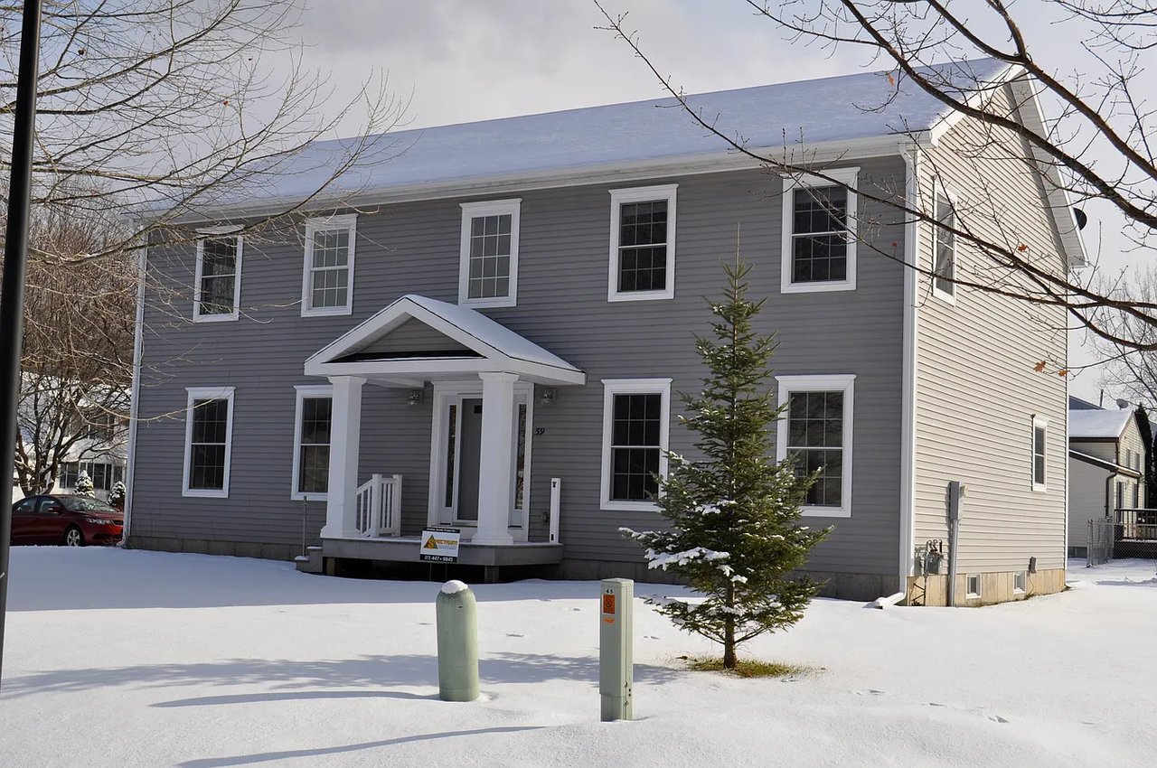 59 Athena Dr