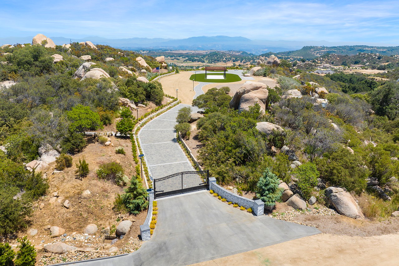 41612 Avenida de Encanto
