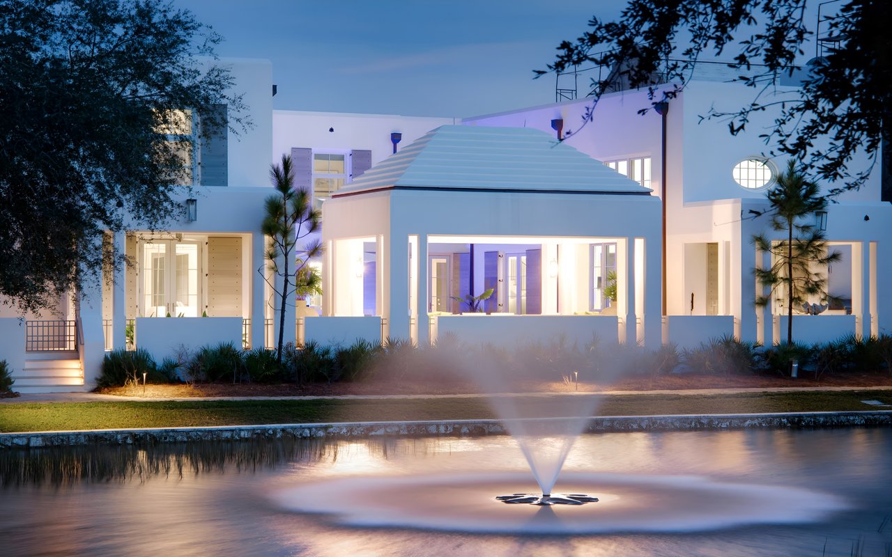 Alys Lakefront: A Modern McAlpine Reprieve Beyond the Beach