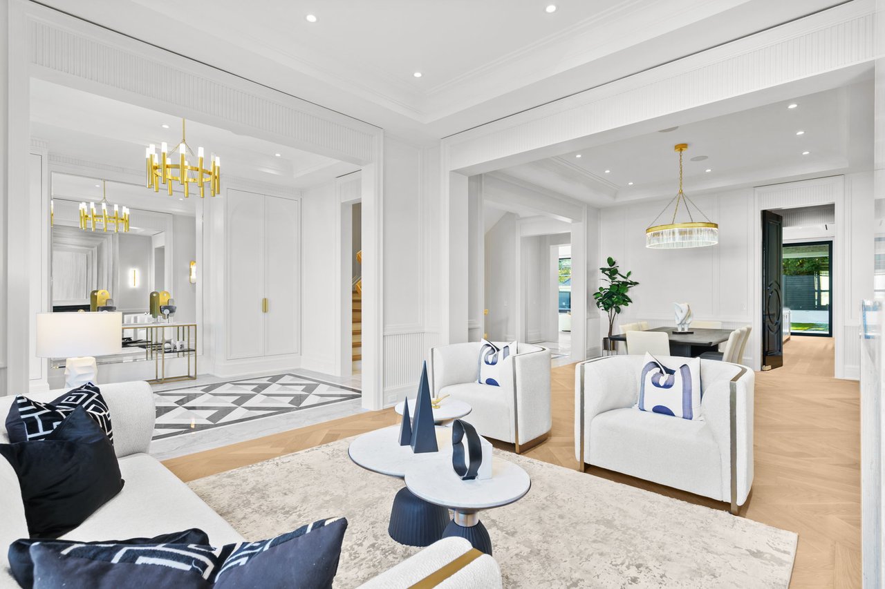 Prestigious Dunvegan Rd