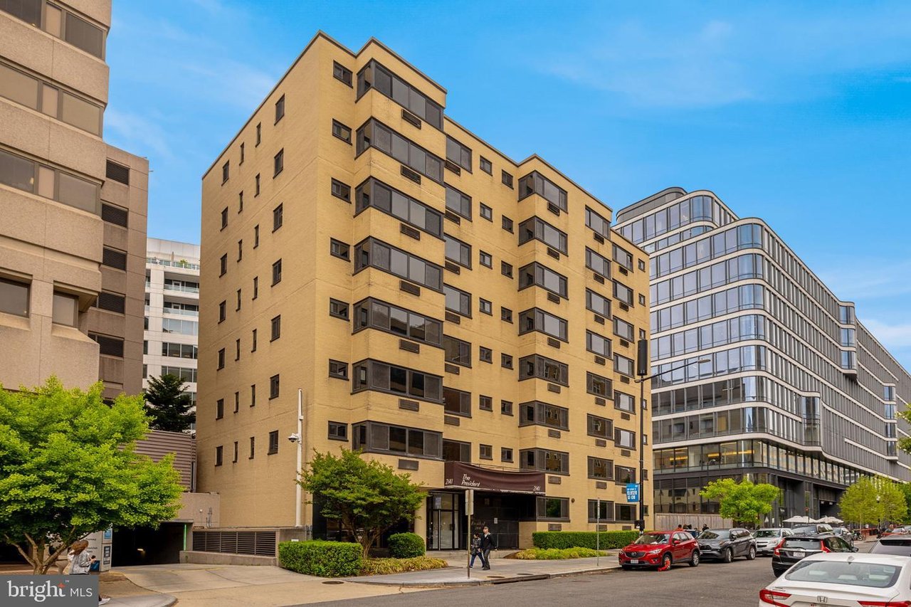 2141 I St NW #204