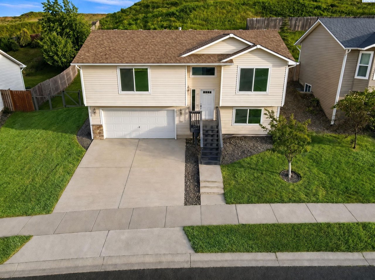 Home at 1255 SW Latour Peak in Pullman WA featuring 4 bedrooms, a fenced backyard, and an attached 2-car garage on Sunnyside Hill.