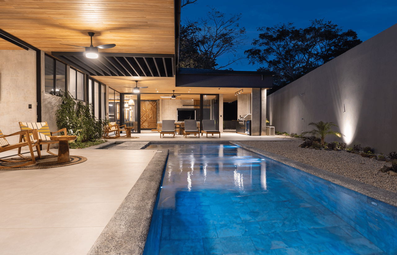 Casa Uchuva | Architectural Harmony of Wood, Stone, and Light
