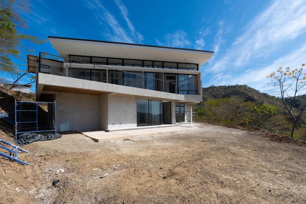 Villa Raoli | Get ready to live in your dream home in the stunning Pacific Heights!