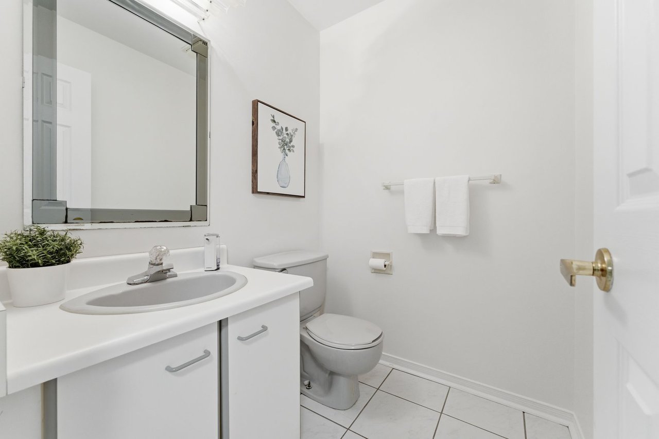 5211 Micmac Cres