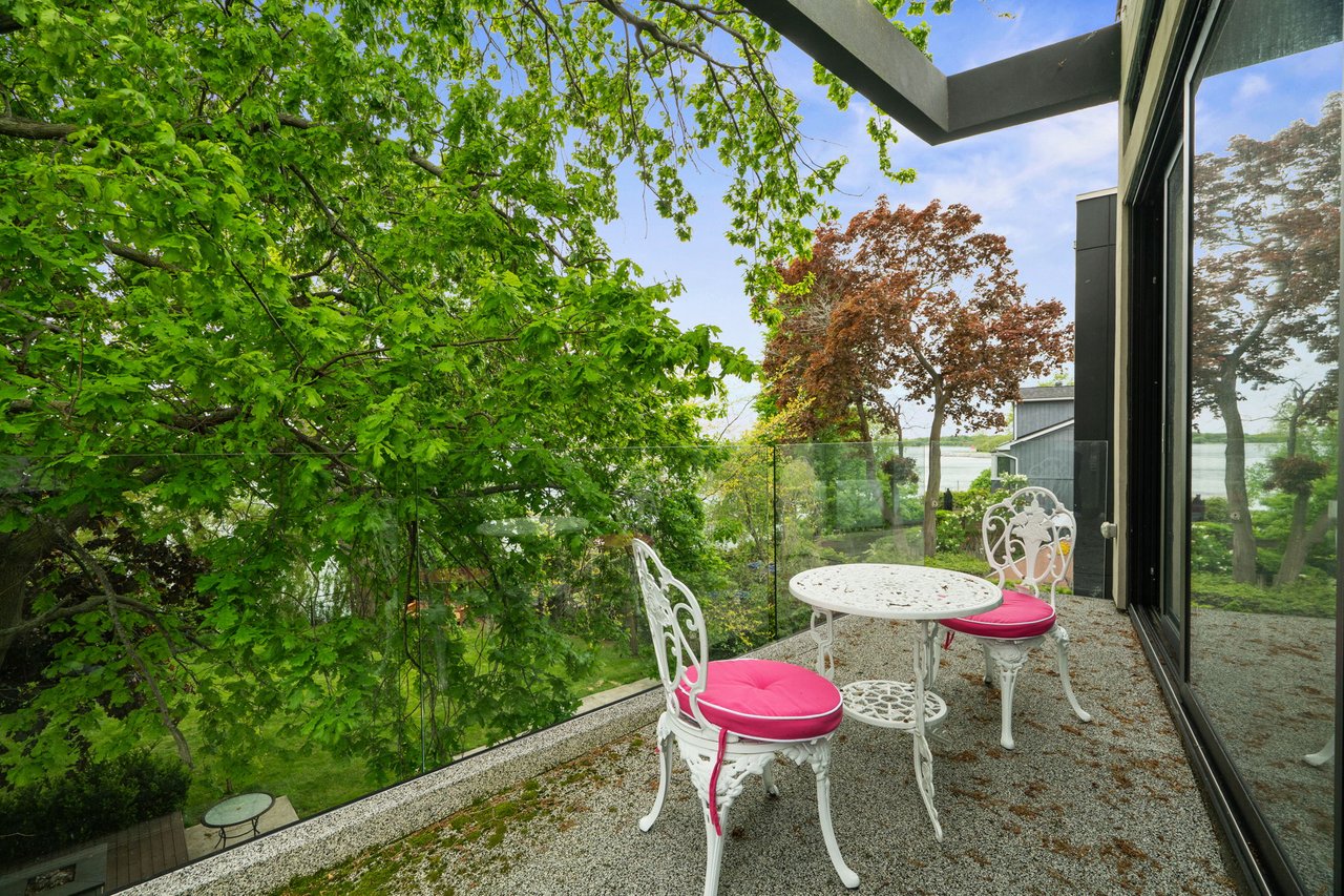  Unmatched Beauty Of Lakeside Living