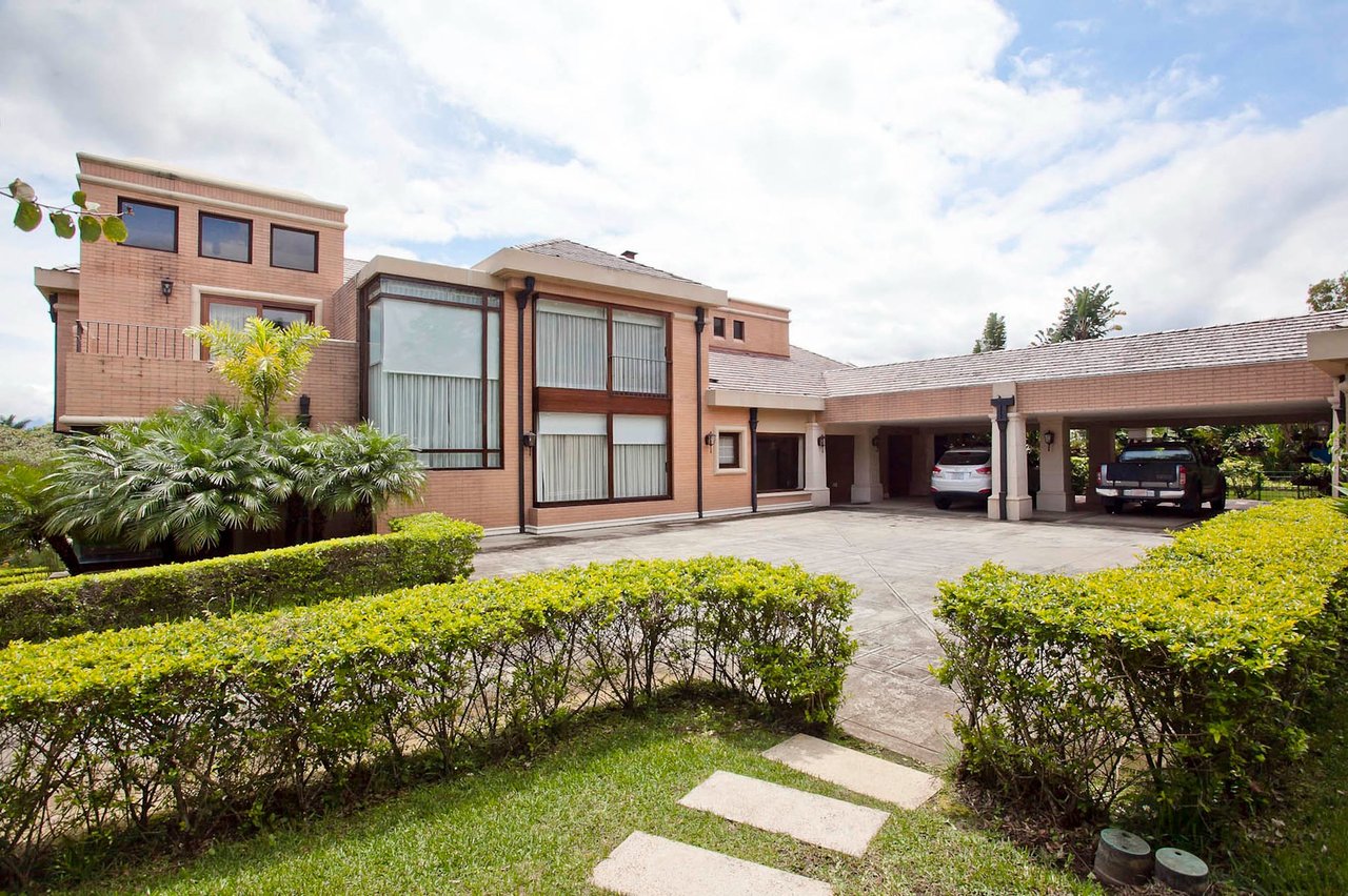 Classic Colonial Garden Estate, Curridabat, San Jose