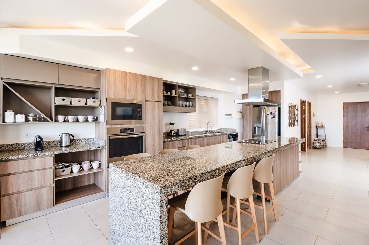 Penthouse 32 | Luxury Ocean-View Condo at Peninsula Langosta