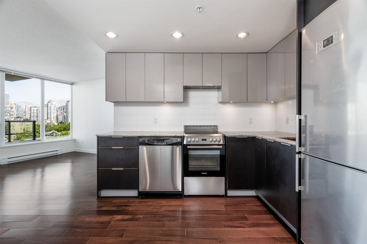 445 W 2nd Ave