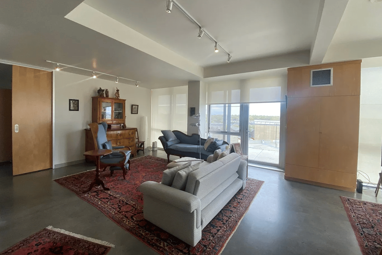 221 E College St Apt 709