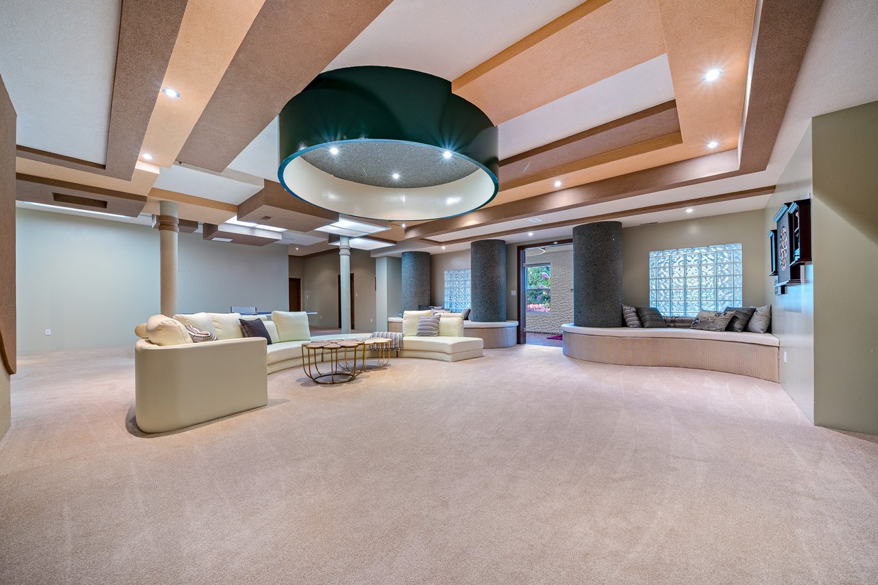  One-Of-A-Kind Residence 