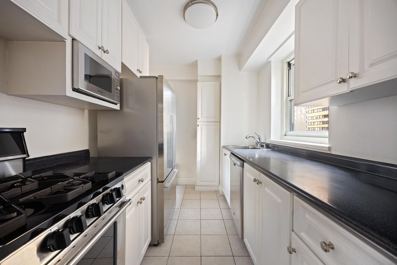 159 West 53rd Street, Unit 16E