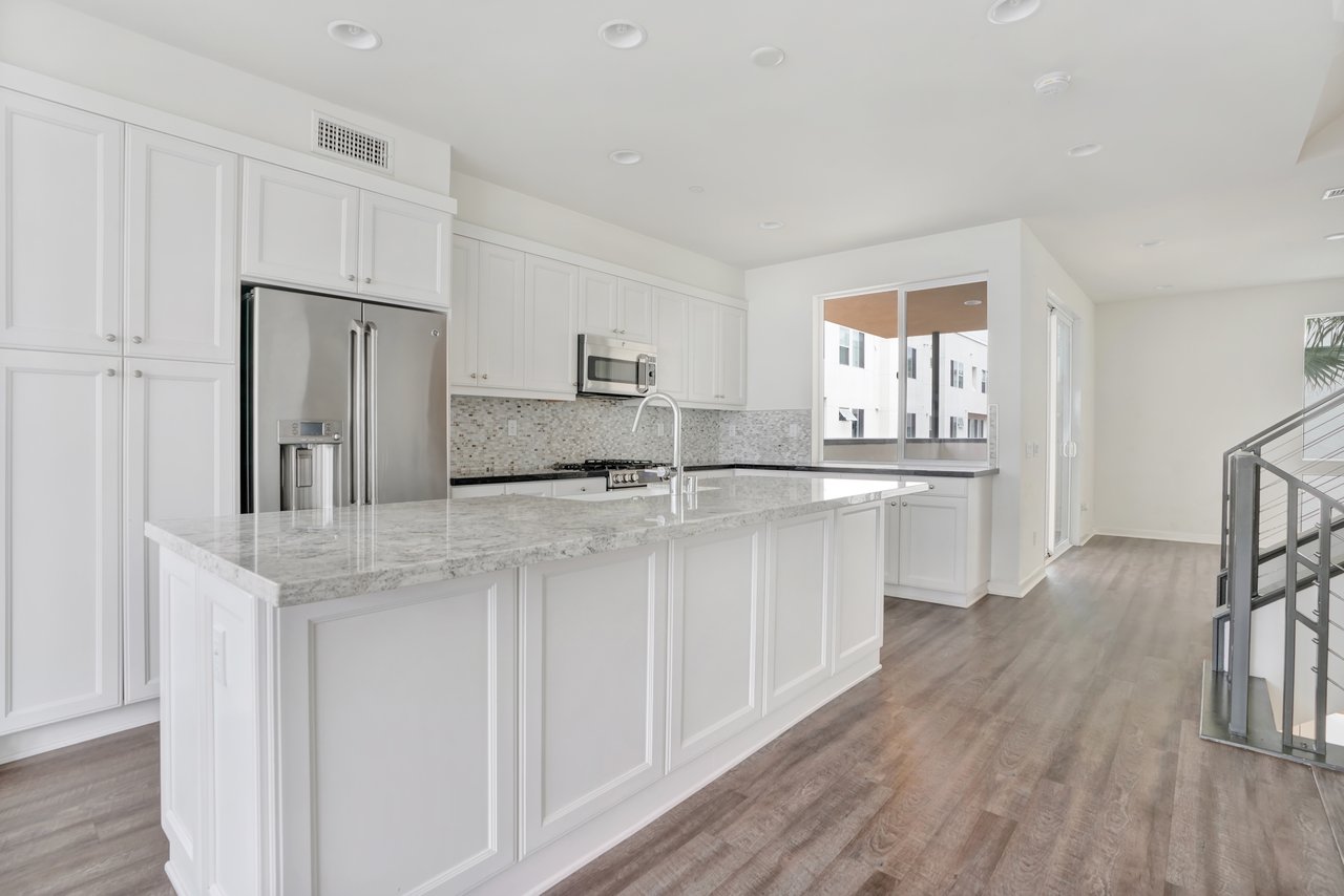 1688 Shoreline Way