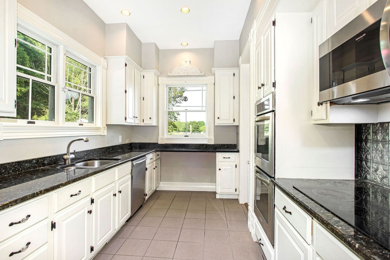 413 E Main St