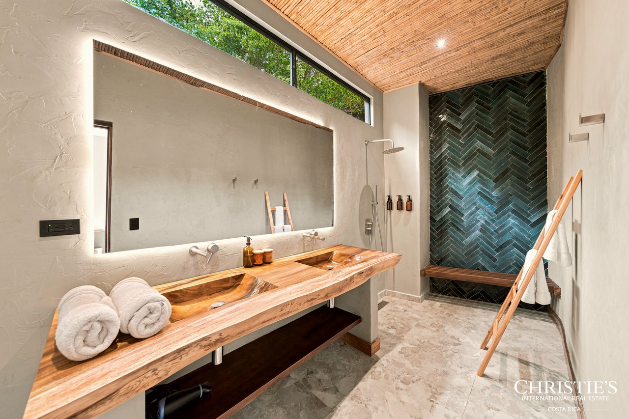 LE CLOS - An Exclusive Three-Residence Estate 