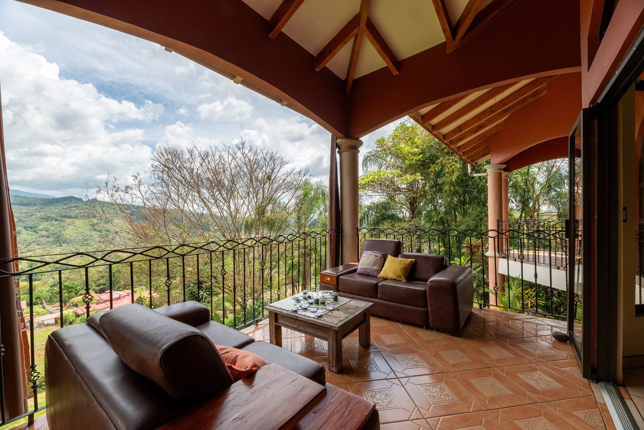 Spacious 5-Bedroom Colonial Home with 4 Bathrooms | La Bonita, Rivas.