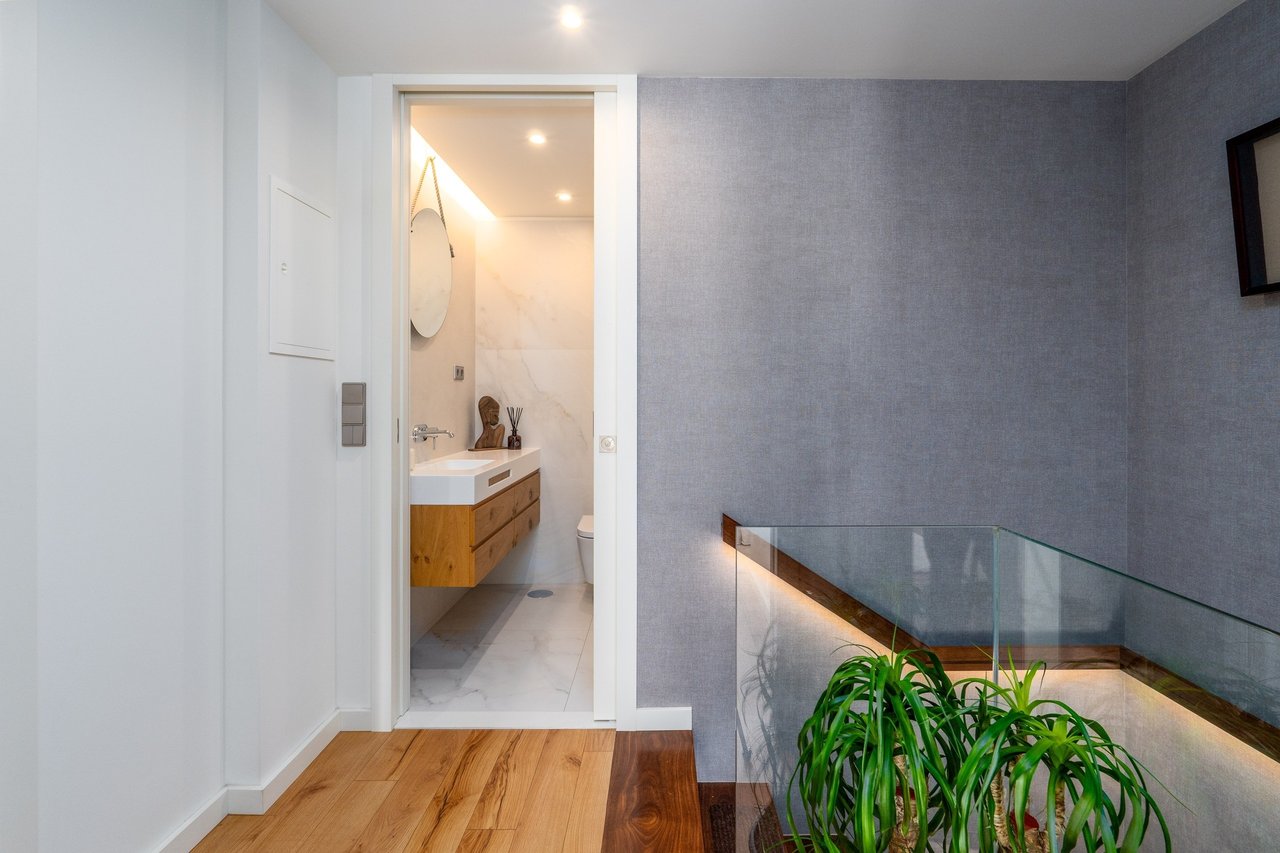 Modern Two-Bedroom Duplex Apartment in Porto