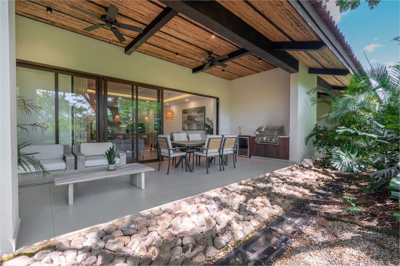 Malinches 27 A/B | Turnkey 6-Bedroom Duplex Investment in Hacienda Pinilla