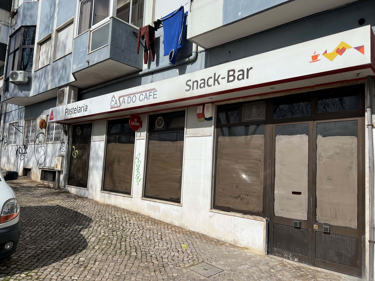 Prime Commercial Space Near Lisbon – Tenant in Place – 5% Annual Return