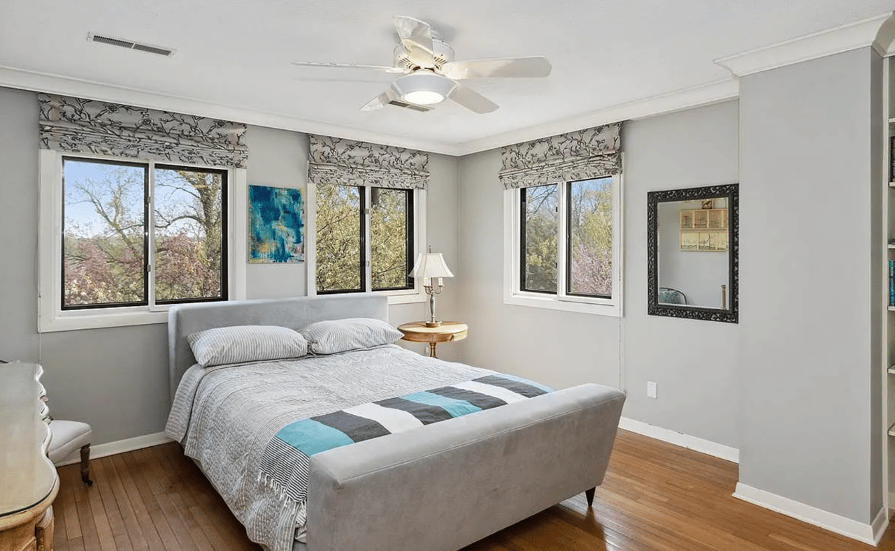145 Oakridge Ave