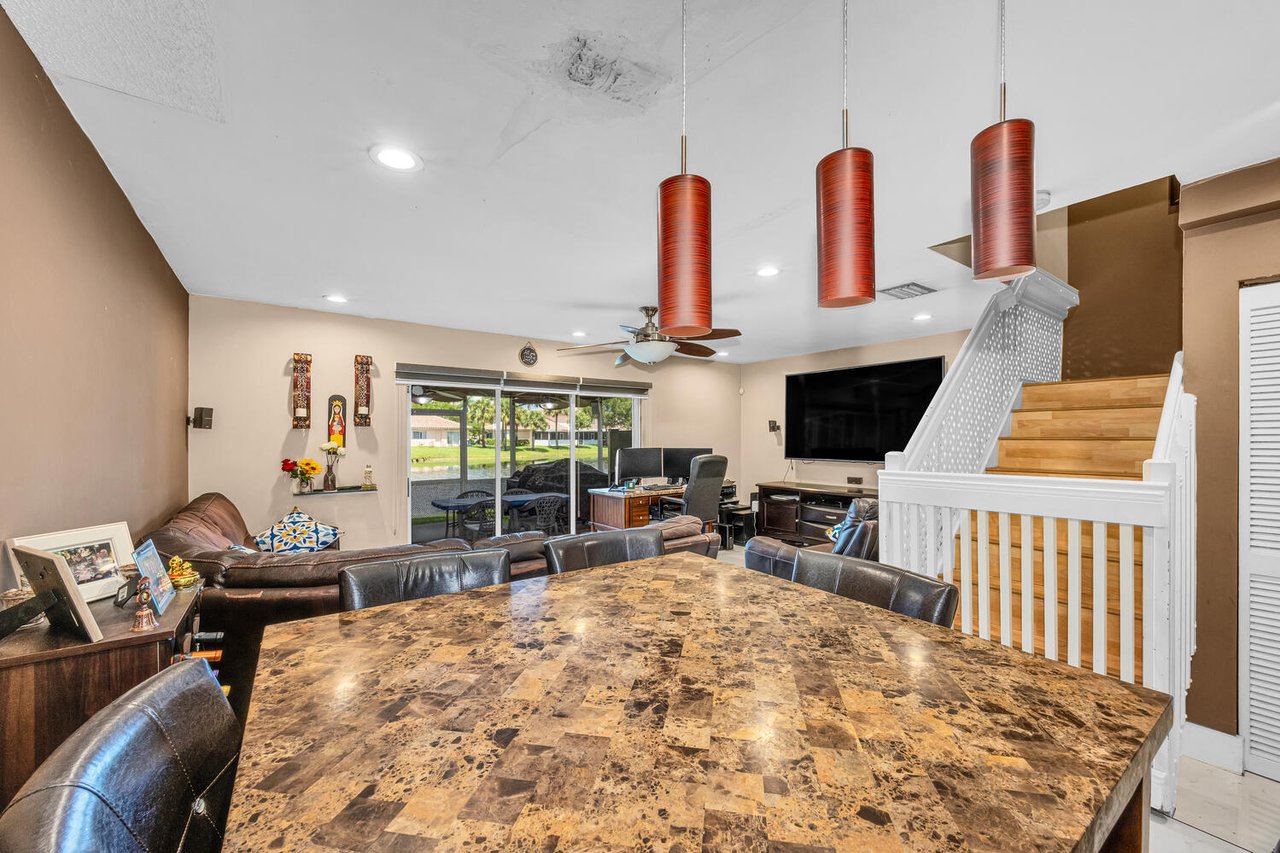 Lakefront Townhouse in Pembroke Pines