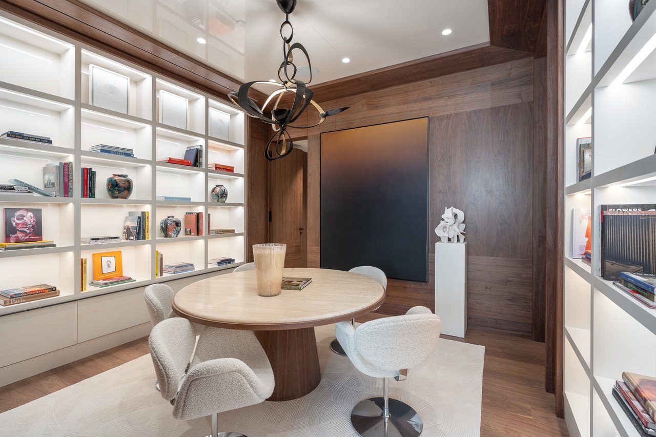 Four Seasons Private Residences - Penthouse 