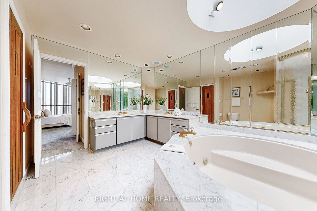 PENTHOUSE IN PRIME NORTH YORK 