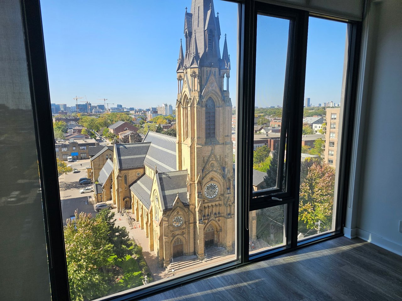 111 Bathurst Street 810