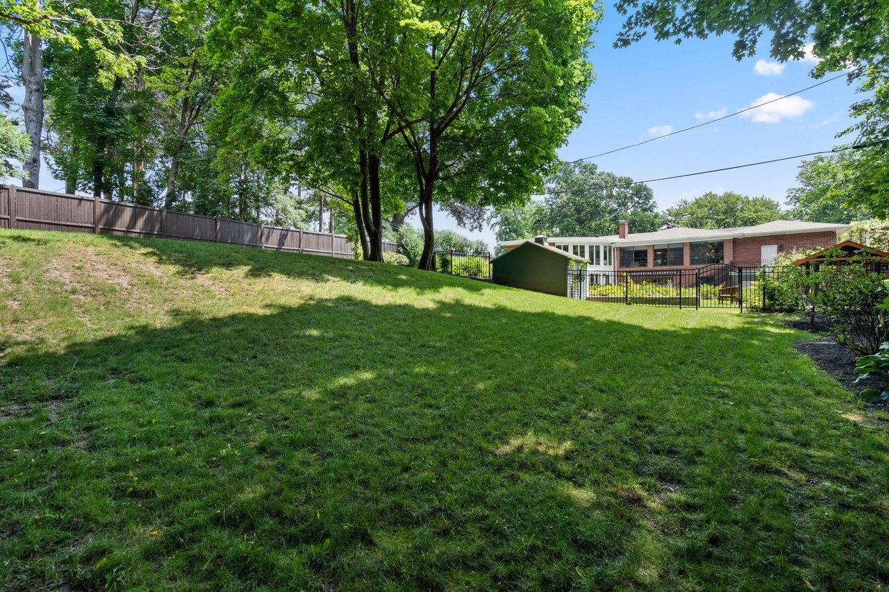 291 Adams St