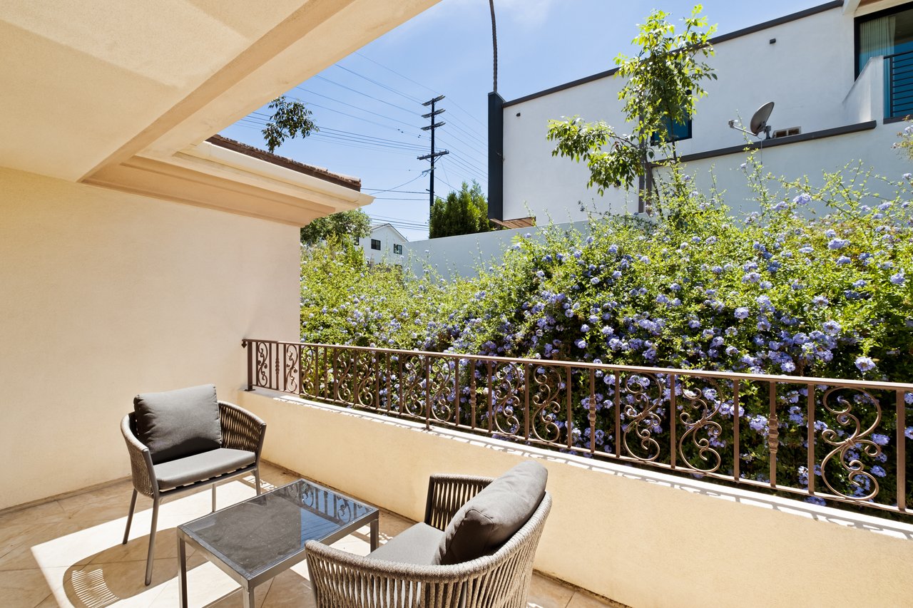 11925 Charnock Road, Mar Vista