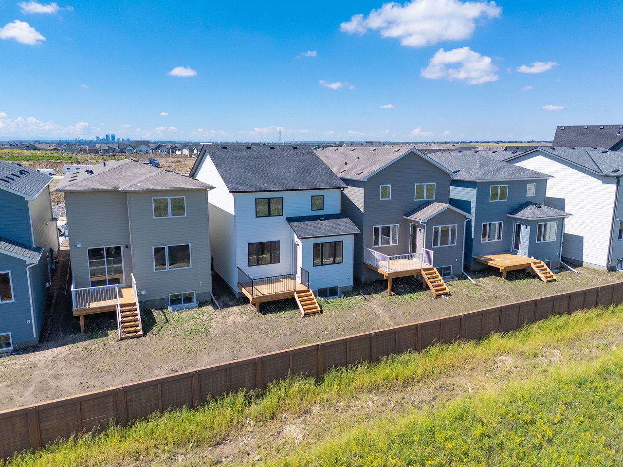 143 Belvedere Crescent SE
