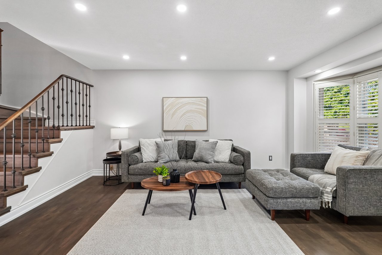 Move-in ready in the heart of Glen Abbey